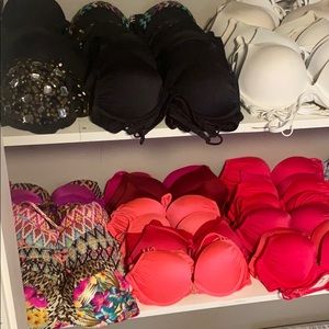 Victoria’s Secret bombshell bikini